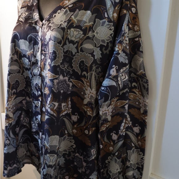 Floral Patterned women’s long sleeve Shirt - Picture 9 of 10